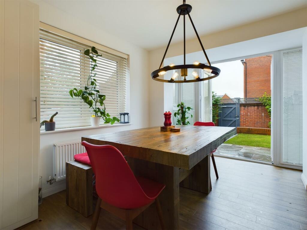 CAM02319G0-PR0118-ST