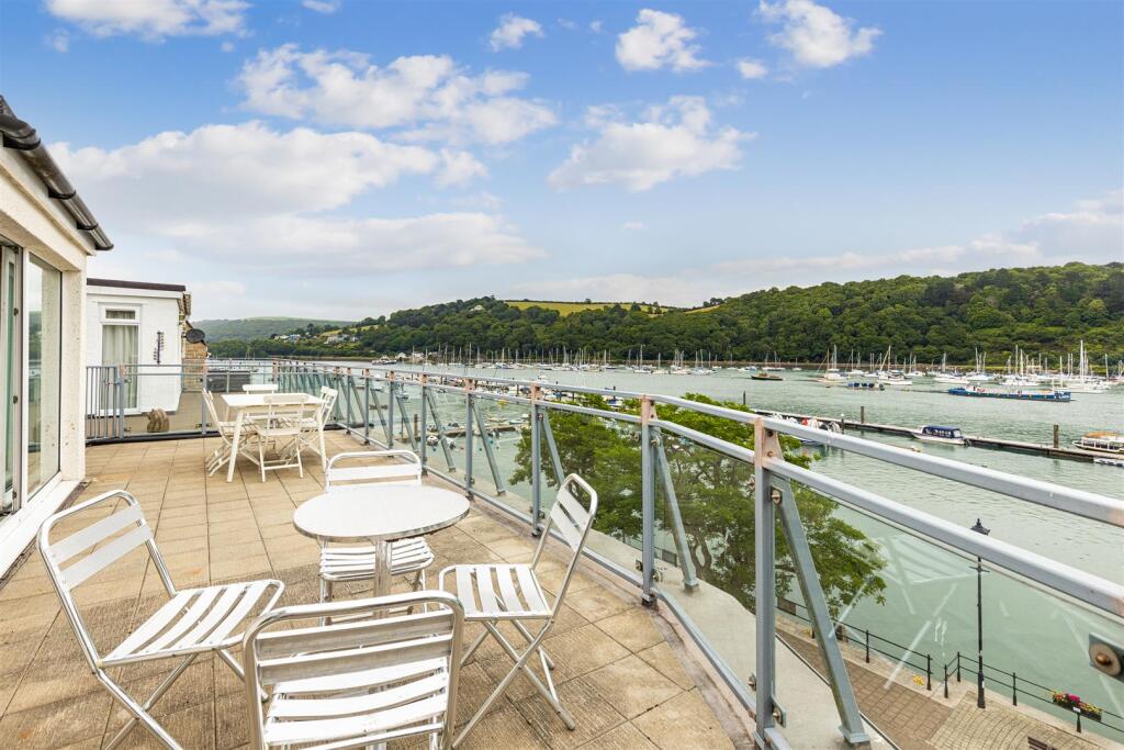 A06 - 7 Lee Court, Dartmouth - 250624.jpg