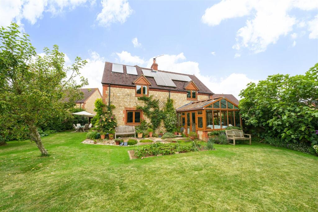 3 The Green, Church Stowe