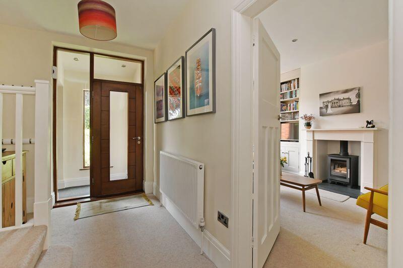 Entrance / Living Room 