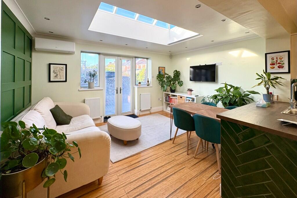 Kitchen dining area