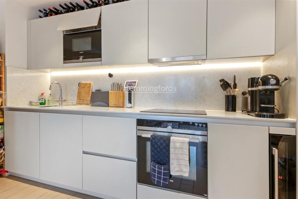 06-76849 - AM - Flat 2, 3 Ann street N1 7 FF-18-lo