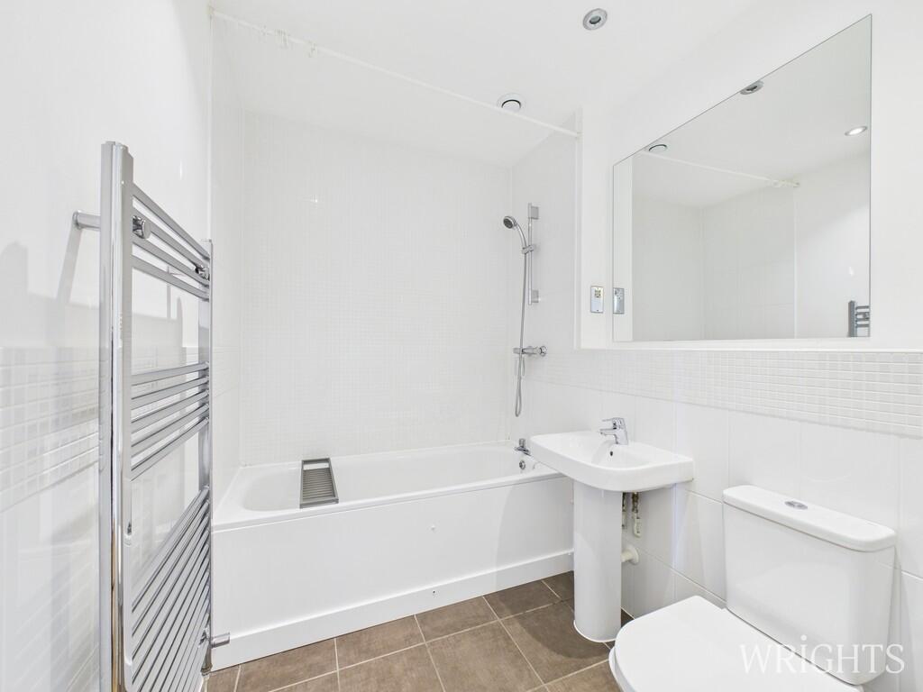 CAM02796G0-PR0504...