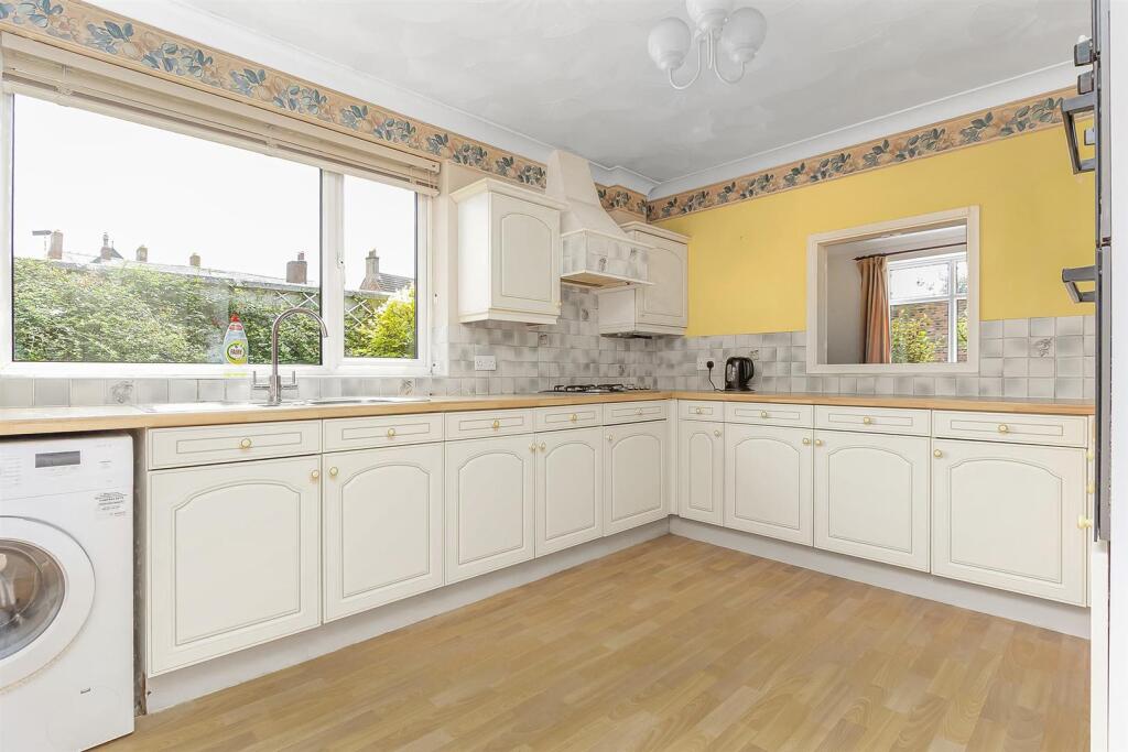 Oatlands, Church Drive