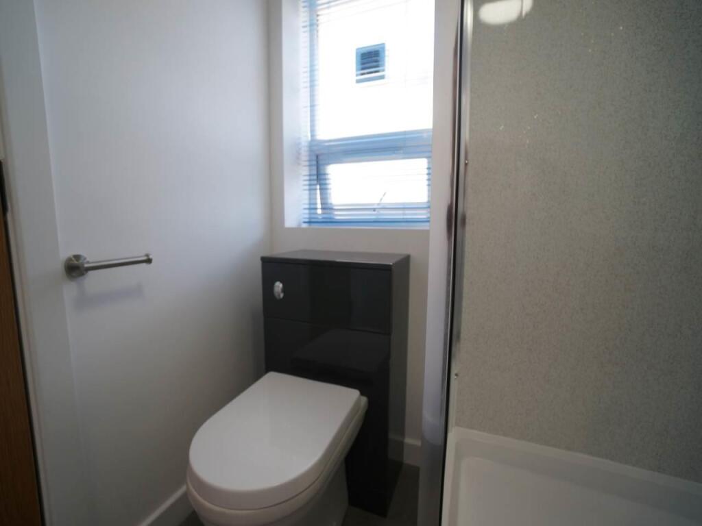 29VictoriaSt_Bathroom1.3.JPG