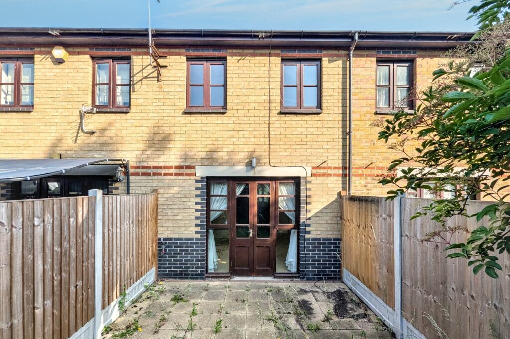 2 Pownsett Terrace, Ilford, Essex IG1 2SW