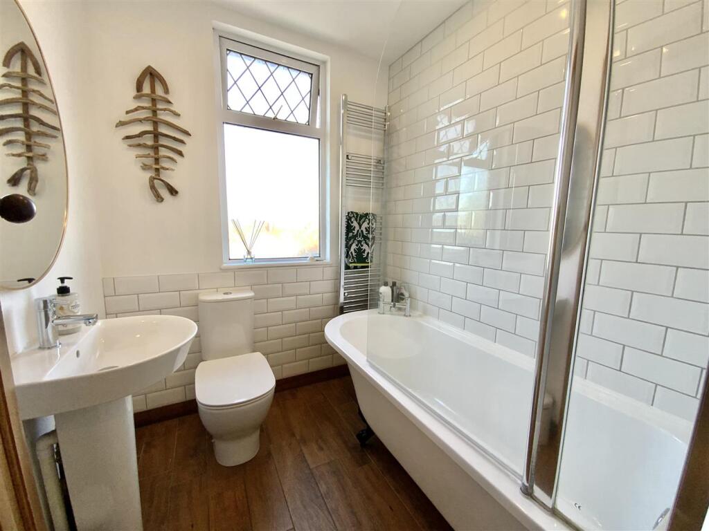 Family Bathroom (First Floor)