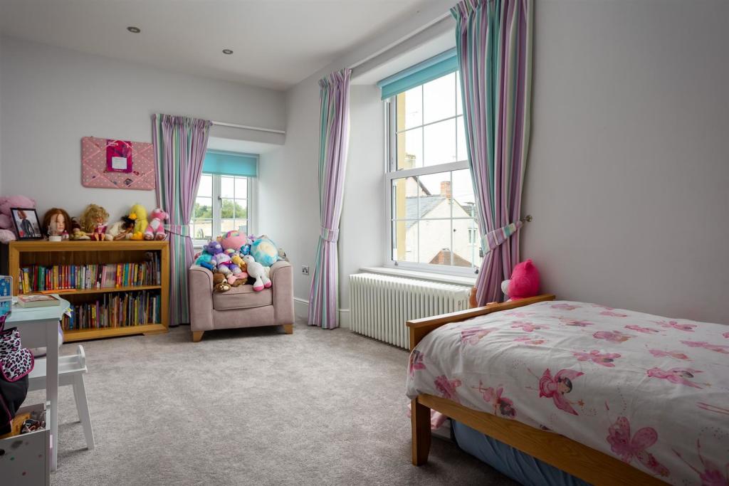 50 - Querns House - GL7 1RL - Web.jpg