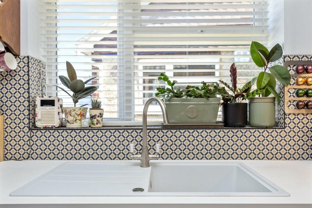 Fallowfield Crescent 60 KITCHEN SINK.jpeg