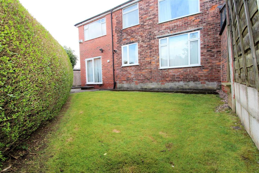 REAR GARDEN.jpg