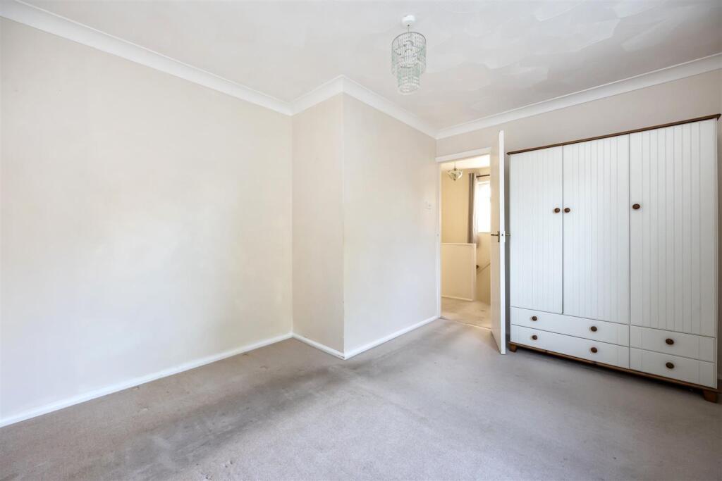 Chichester Close 21 BED 2.jpeg