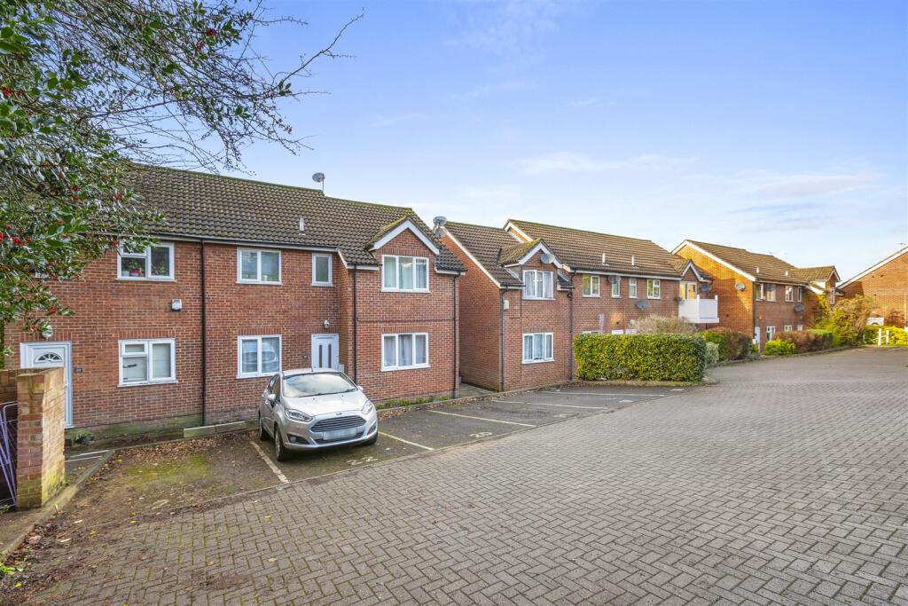 20 Davies Court, Carrington Rd, HP12 3JF-14.jpg