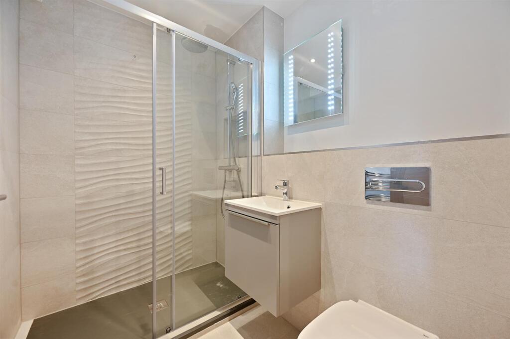 Shower Room.jpg
