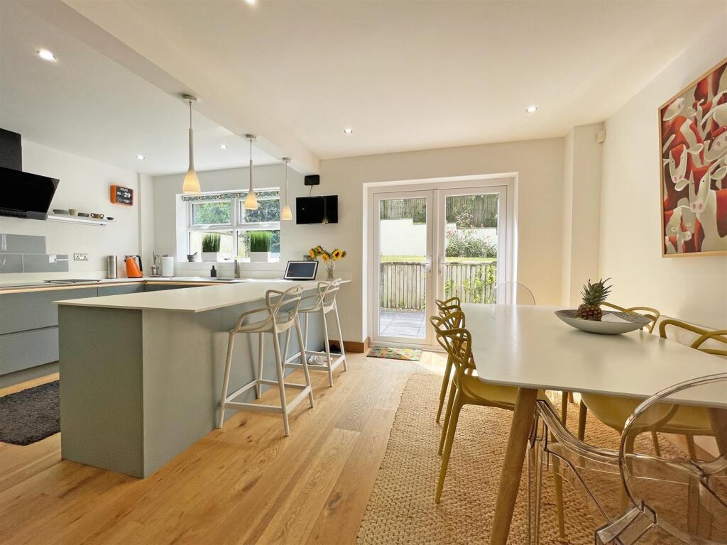 Ramsey Gardens 82 - Kitchen 2.jpg