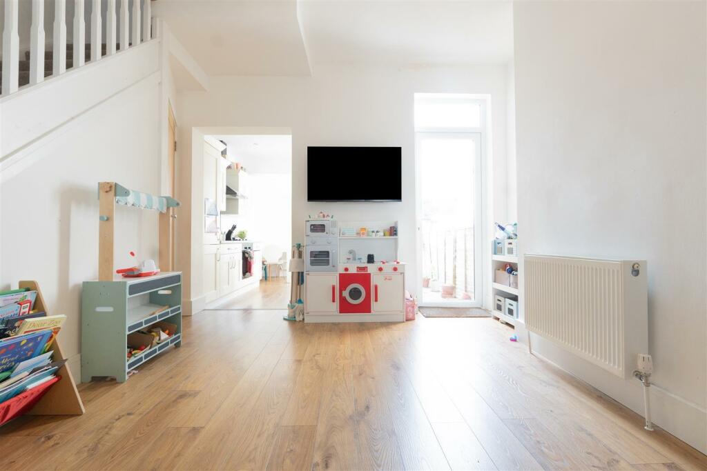 008 - Family Room 3.jpg