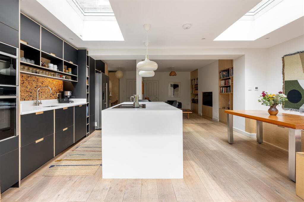 Navarino Road E8