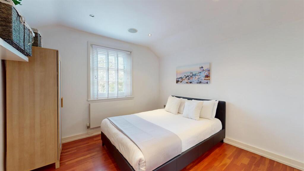 The Woodlands, Flat 7 Bedroom One 2.jpg