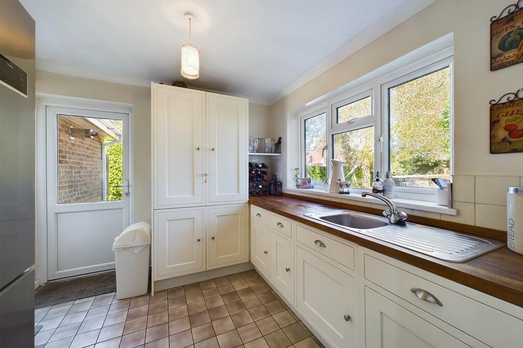 CAM01689G0-PR0418...