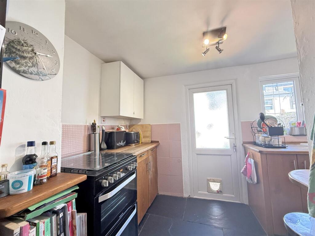 Cotehele Avenue 90 - Kitchen 3.jpg