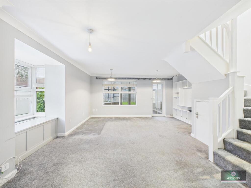 Lounge/ Dining Room