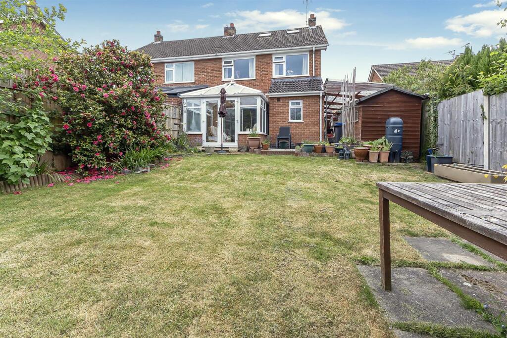 54 Outlands, Hinckley