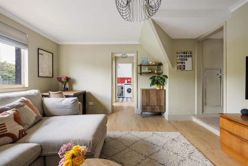Conifers Lodge, IG8