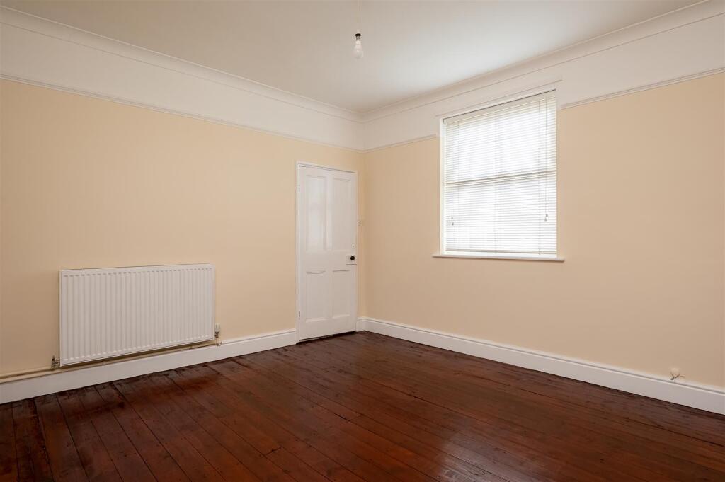 LVING ROOM