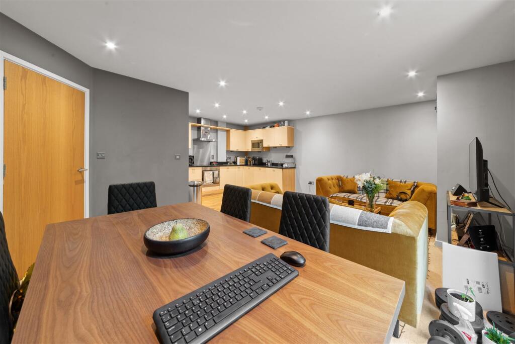 Apartment 3 Oak House 12.jpg