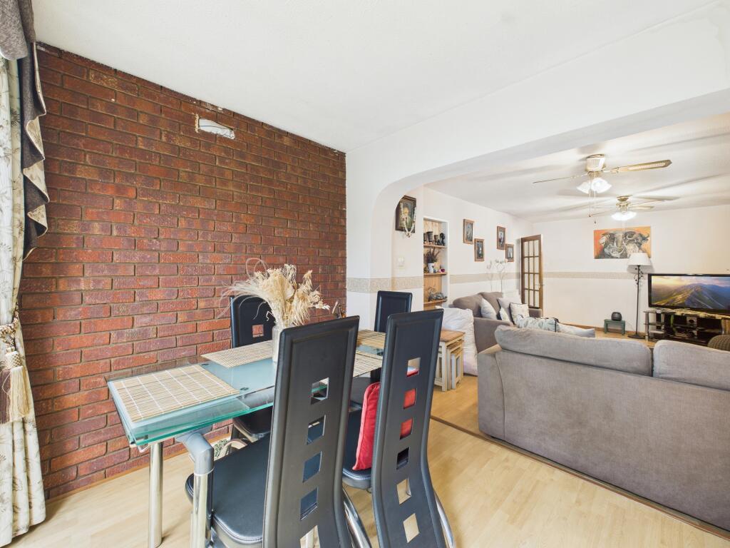 CAM05192G0-PR0167-STILL007