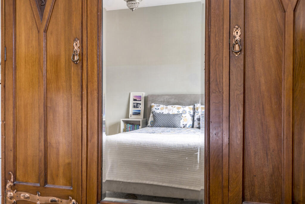 1361705-4-68df985...