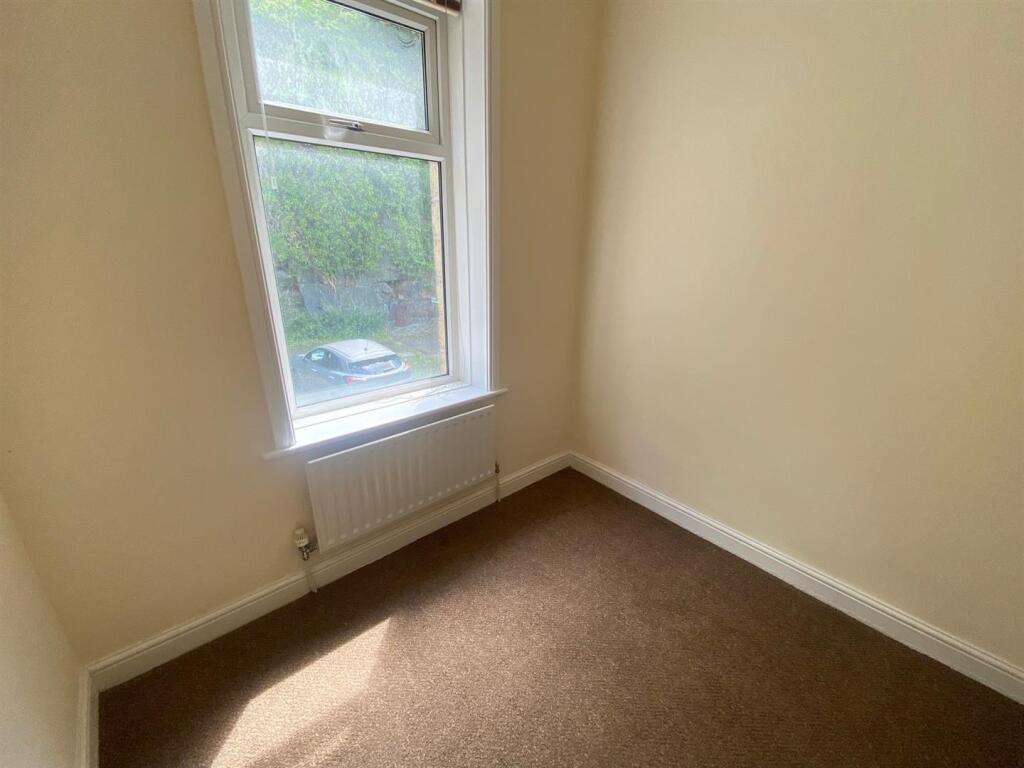 bed 2.jpg