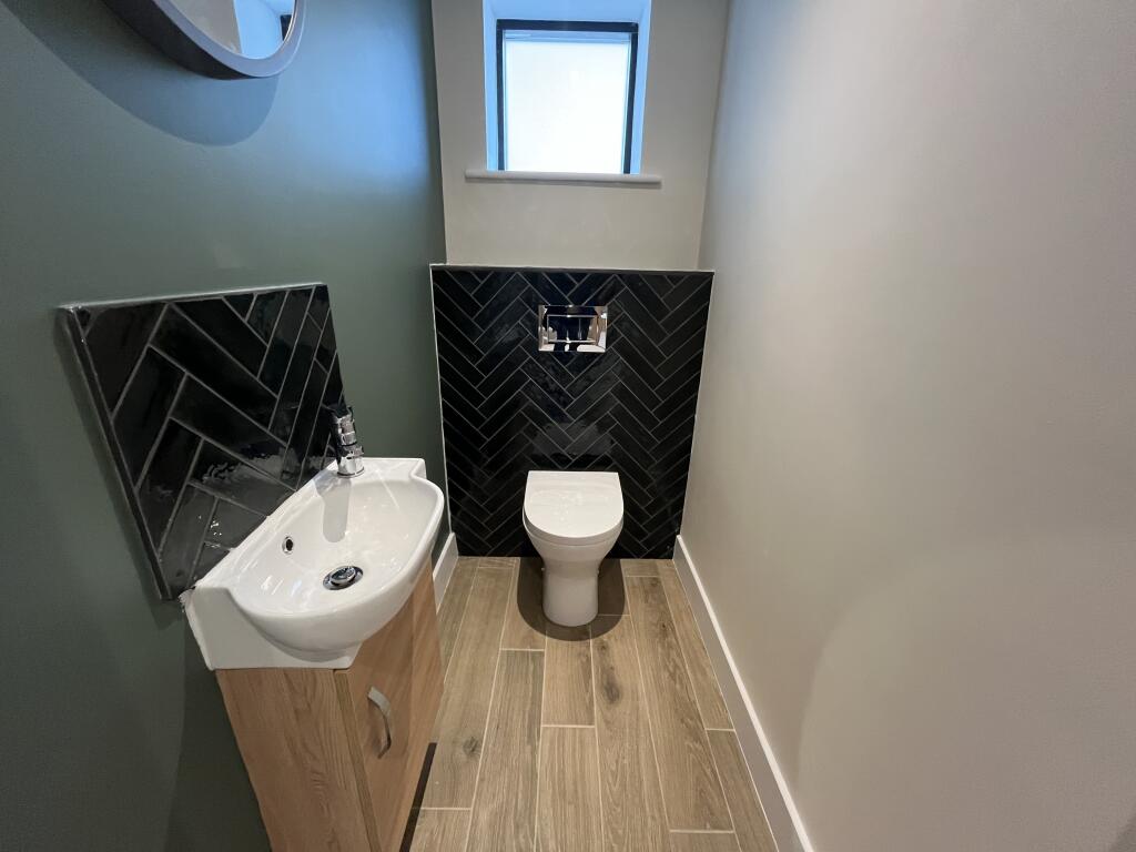 Cloakroom/wc