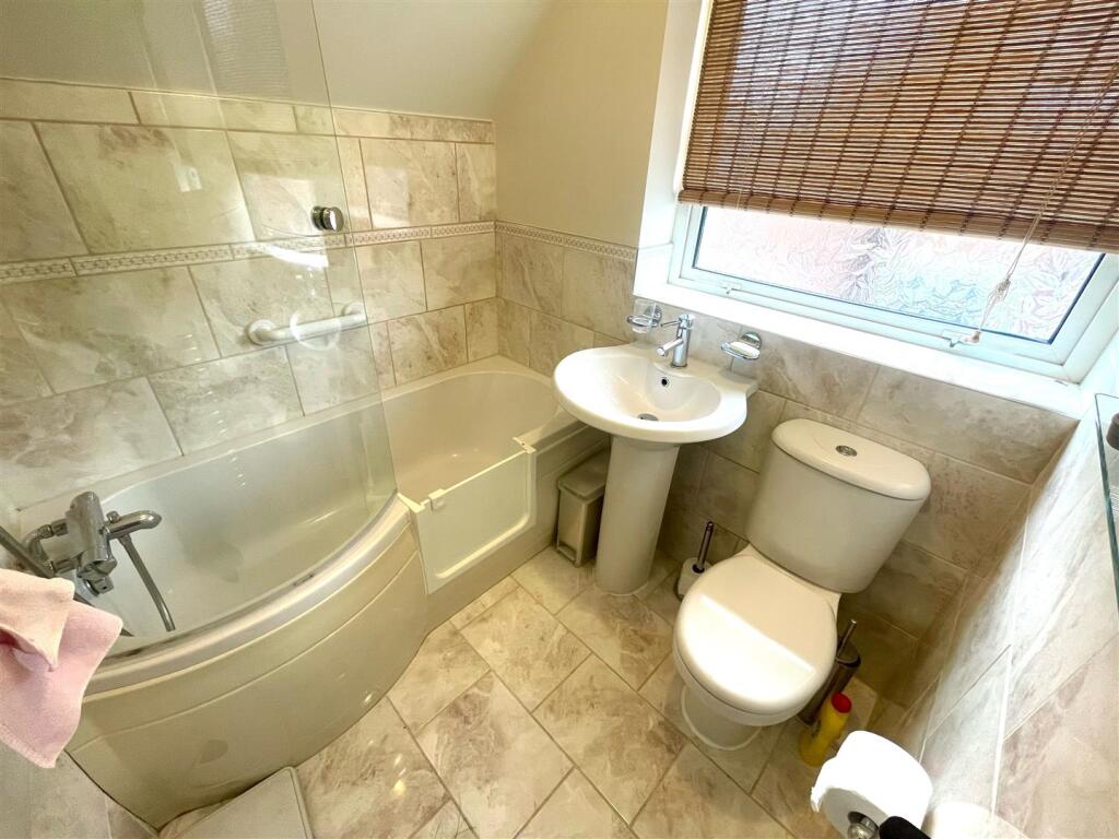 Bathroom 1.jpg