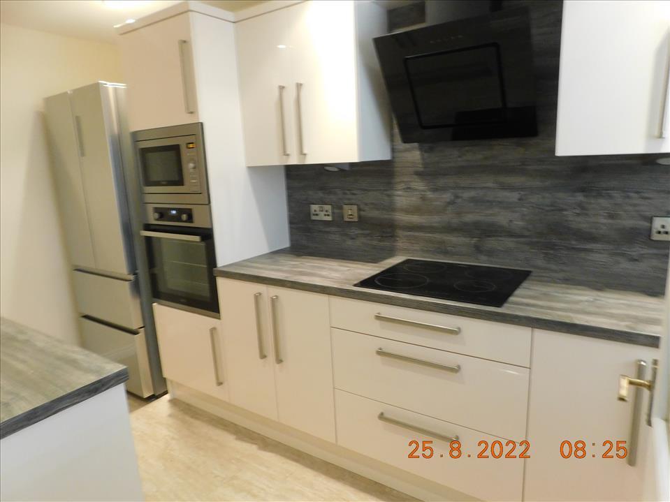 Additional kitchen photo