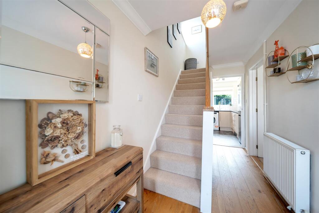 12 Hardwick Cl-22.jpg