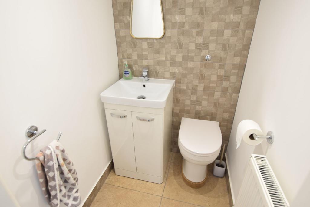 EN SUITE CLOAKROOM
