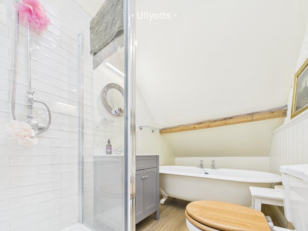 Bedroom 5 Ensuite