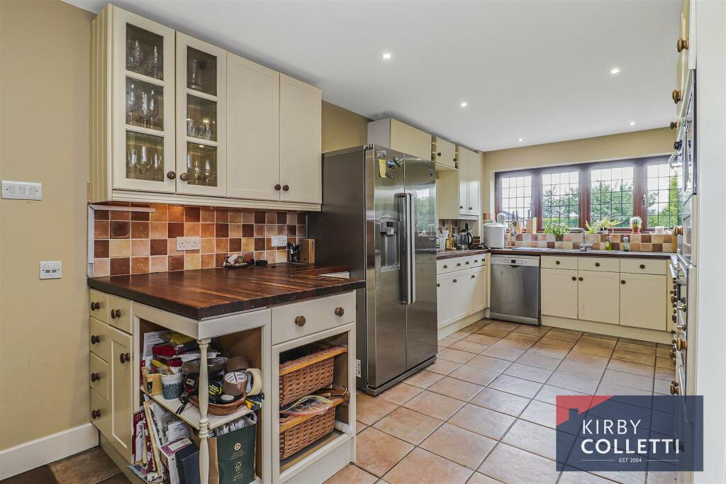 KITCHEN/BREAKFAST ROOM