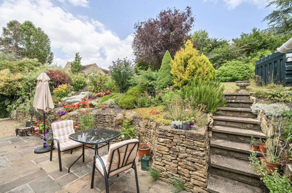 1329489-3-688388e...