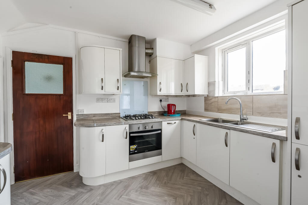 31-Pollards-Oak-Road-23