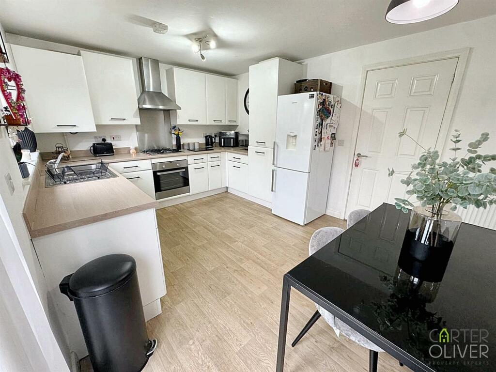 KITCHEN / DINER
