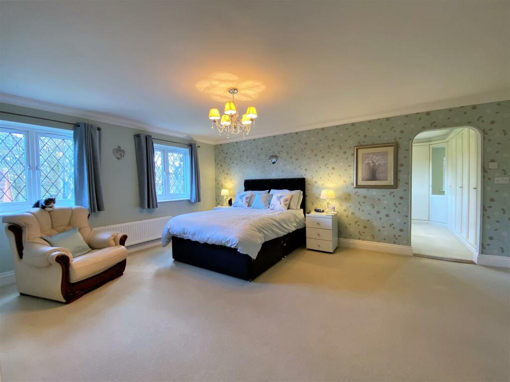 Master Bedroom Into Dressing Room 622