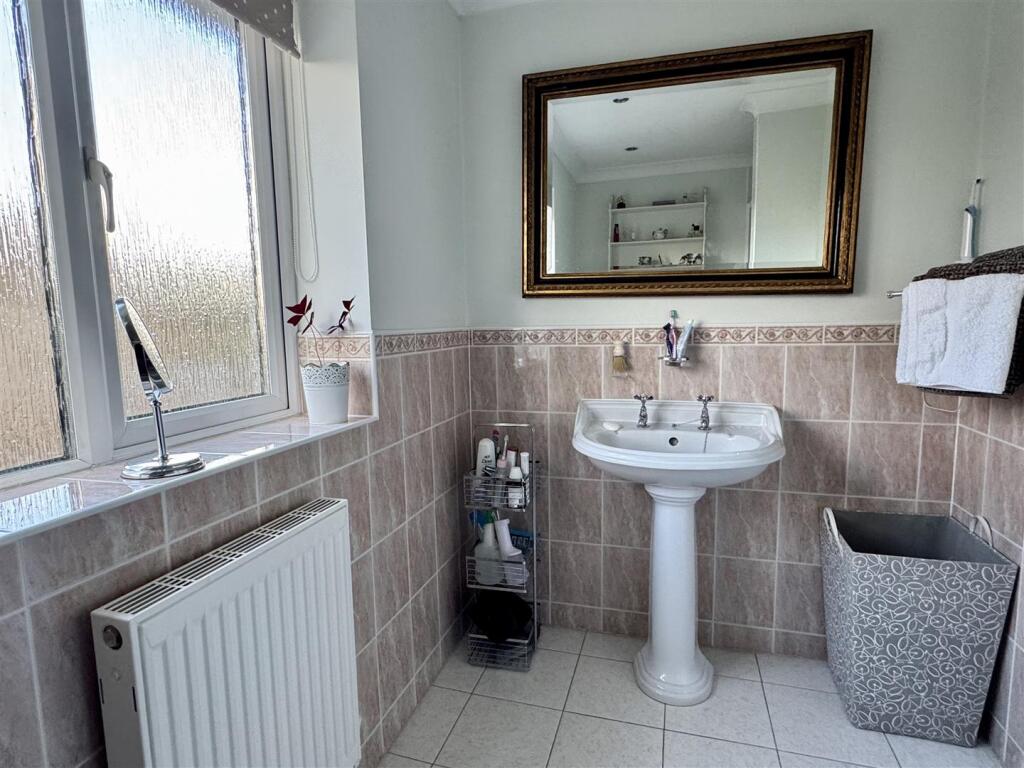 En-Suite Shower Room/WC