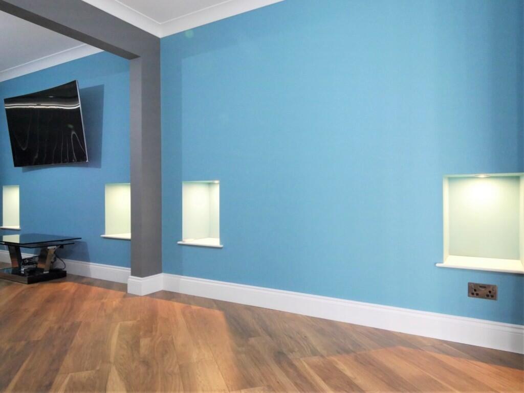 SITTING AND DININ...