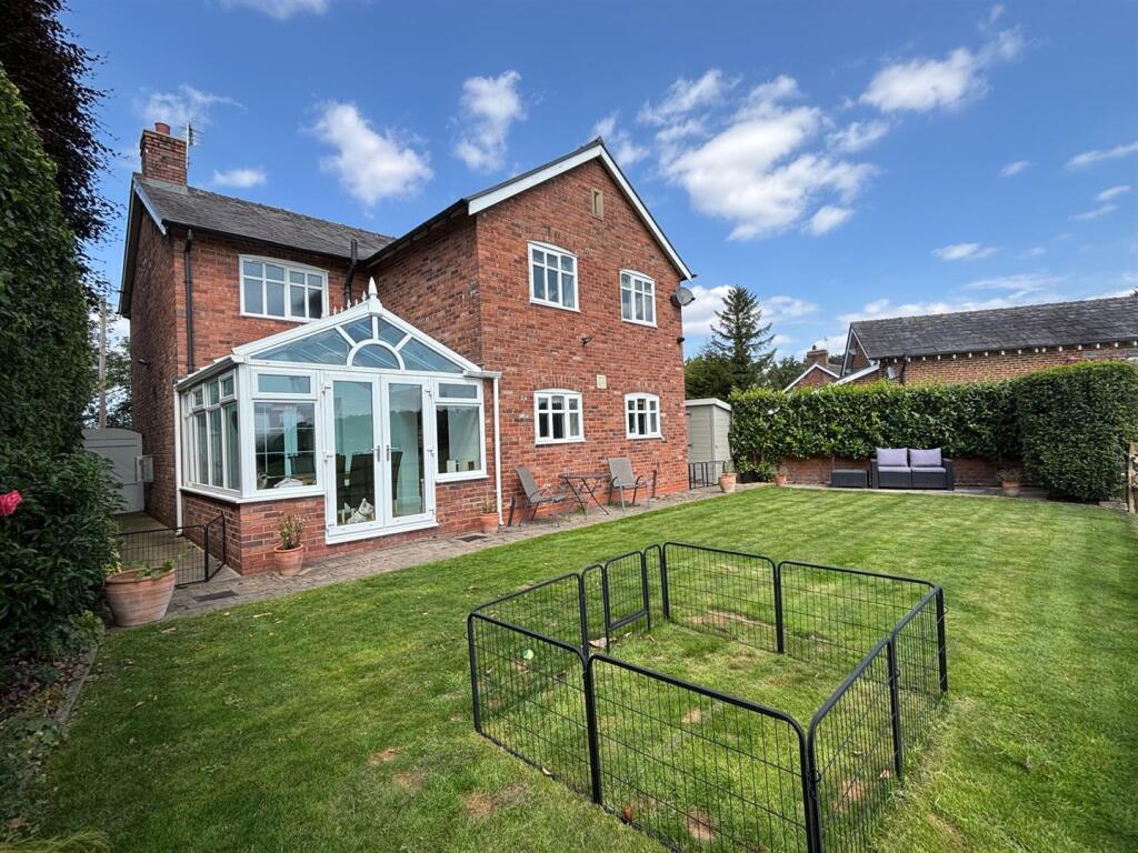 Chester Road, Woodford