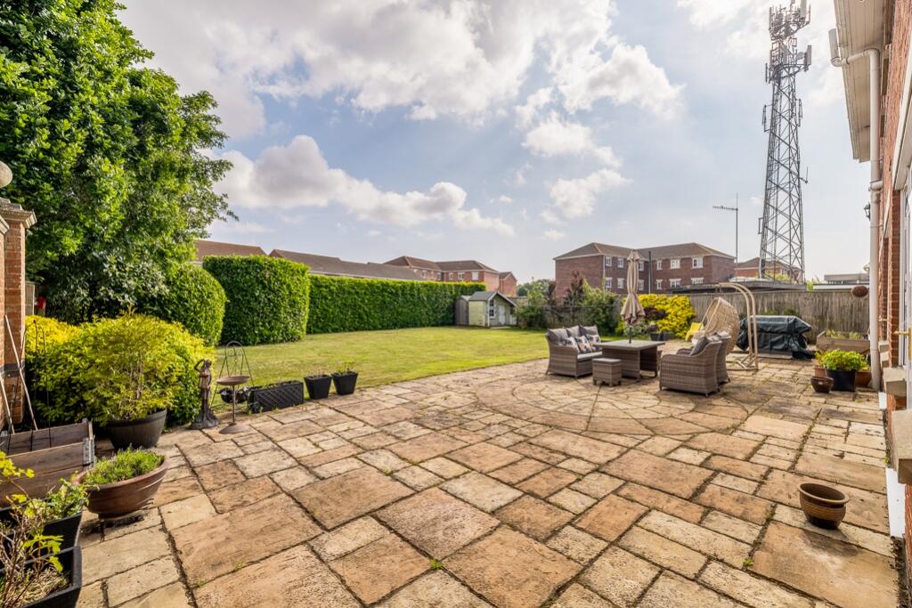 2 Manor Drive (Skegness)-10