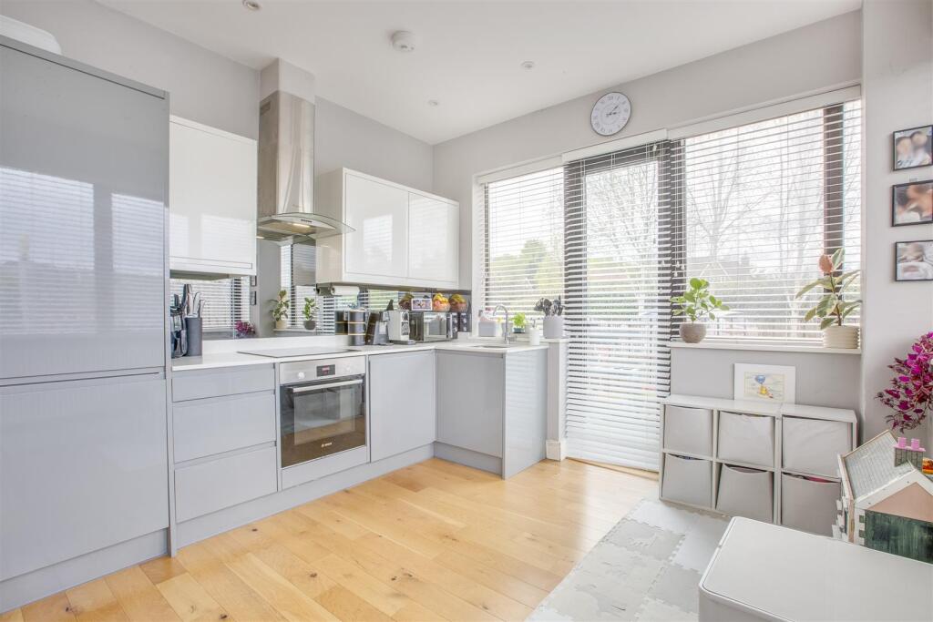 Flat 2 Swilley Gardens, Oxford Road, HP14 3NZ-4.jp