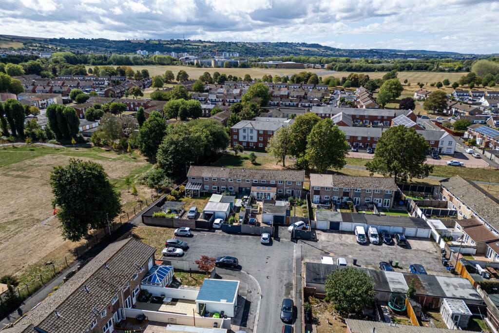 Garage and Parking &#64;, King Edward Close Whitchurch