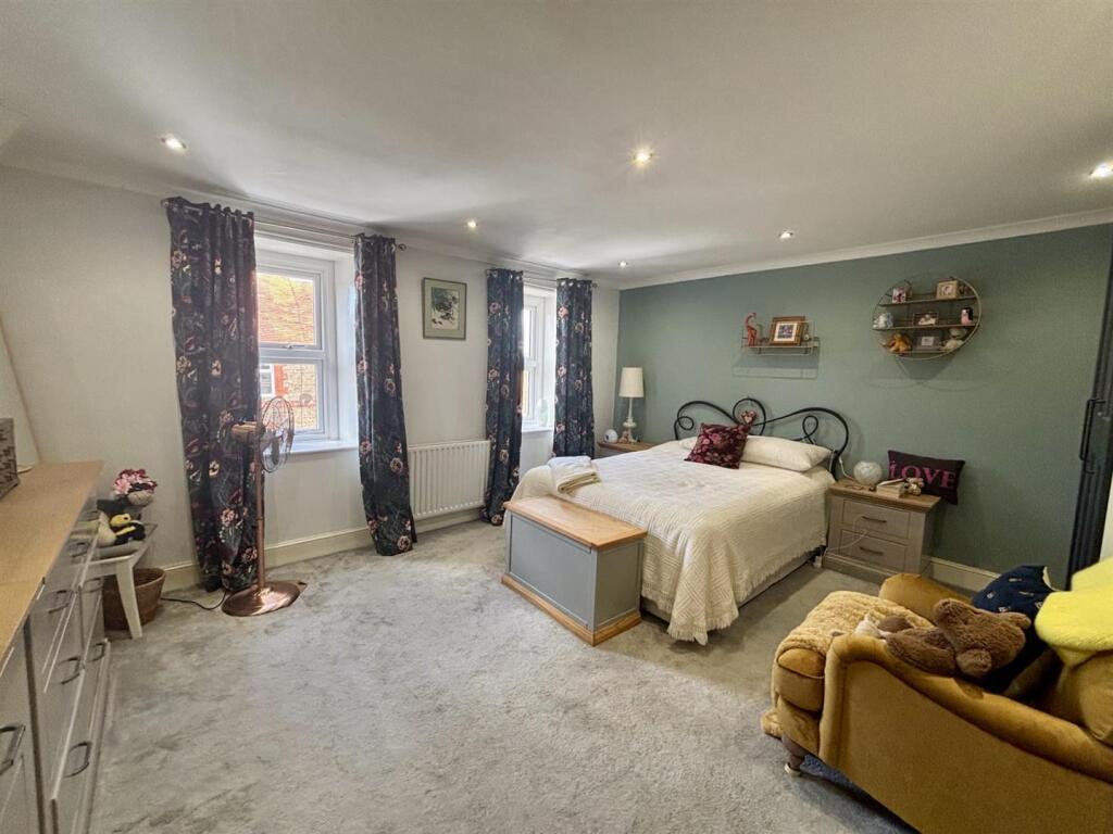 Main bedroom.jpg