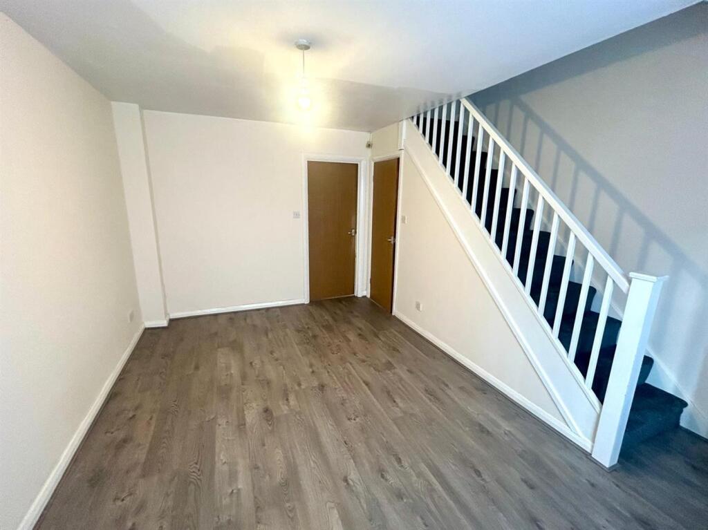 Living room 2.jpg